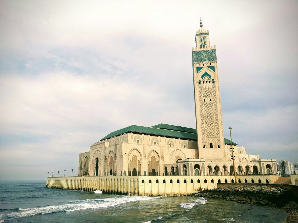 La mezquita Hassan II frente al océano, en Casablanca