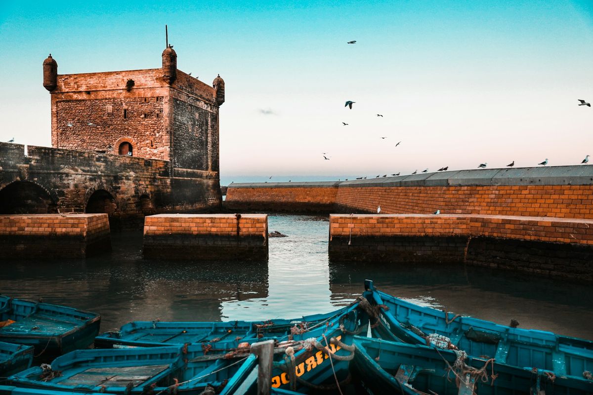 La Skala y las barcas azules del puerto de Essaouira