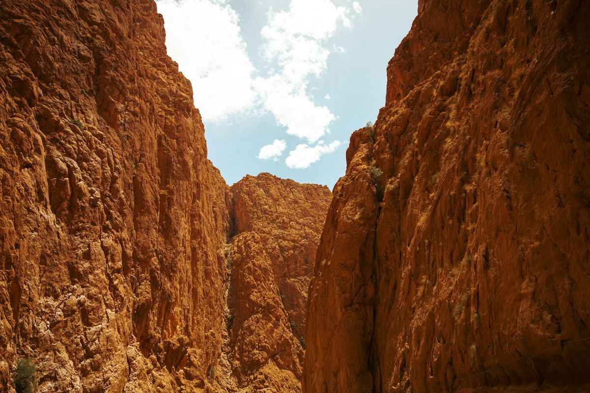 Los altos acantilados de las gargantas del Todra